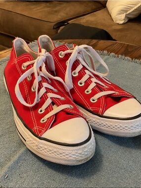 Converse Chuck Taylor Men’s Size 7.5 M Women’s Size 9 M Retail $65. Classic Red